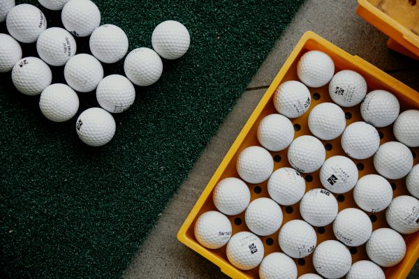 Guide d'achat des balles de golf : choix entre neuf et reconditionné
